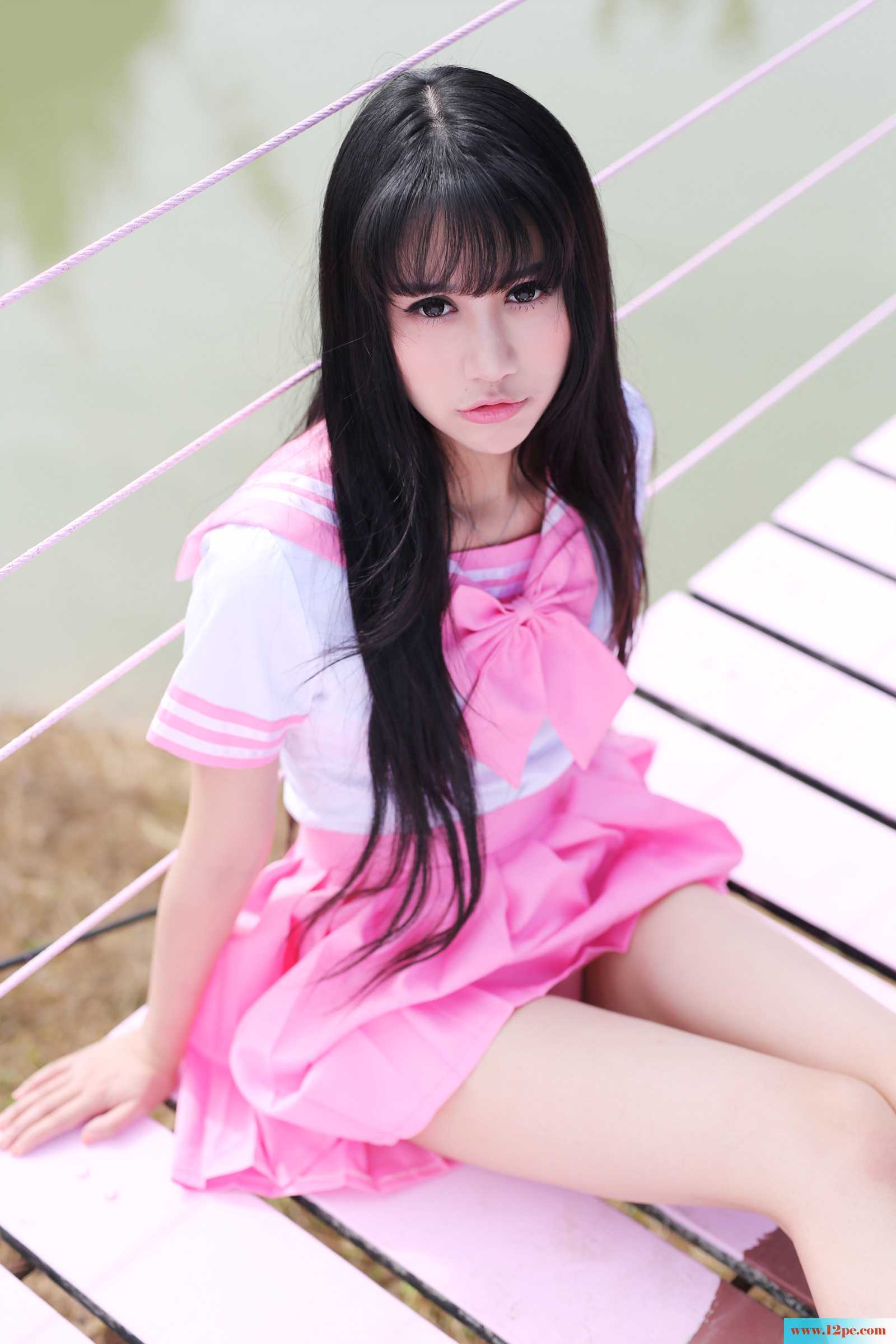 粉色的学生妹子媚眼如丝-【28P】