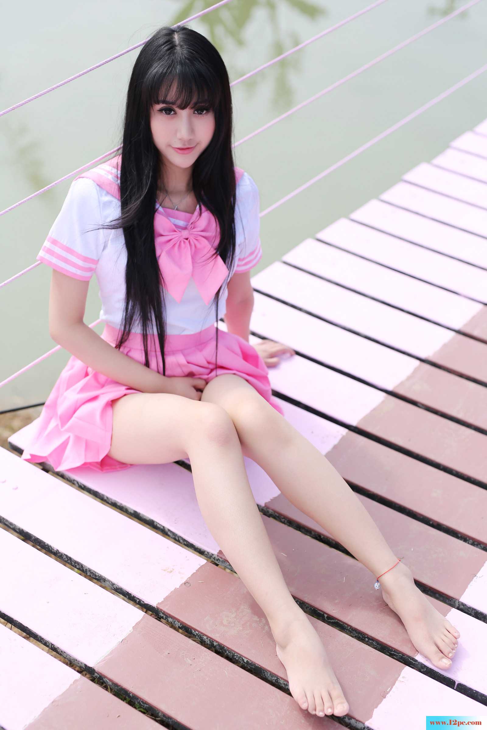 粉色的学生妹子媚眼如丝-【28P】
