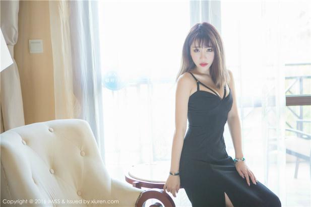 度假女神户外很清纯也挺性感【16P】