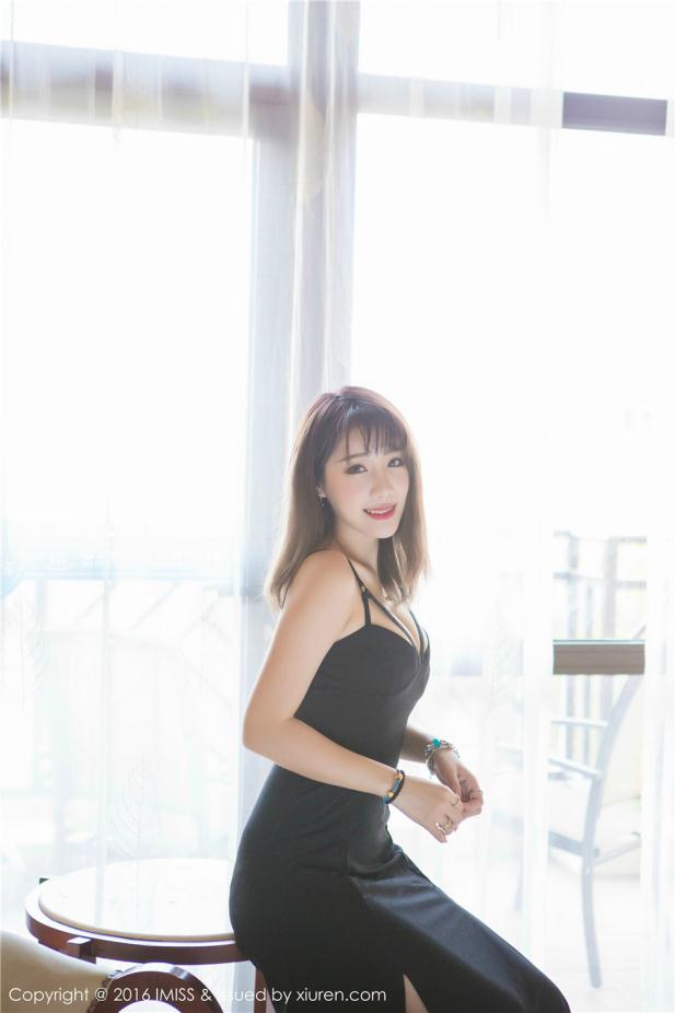 度假女神户外很清纯也挺性感【16P】