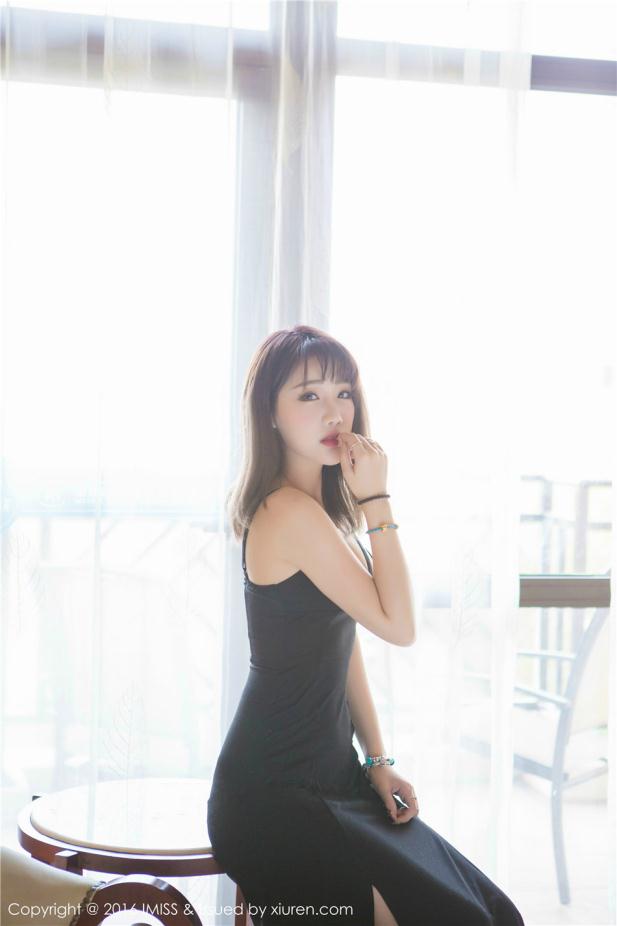 度假女神户外很清纯也挺性感【16P】