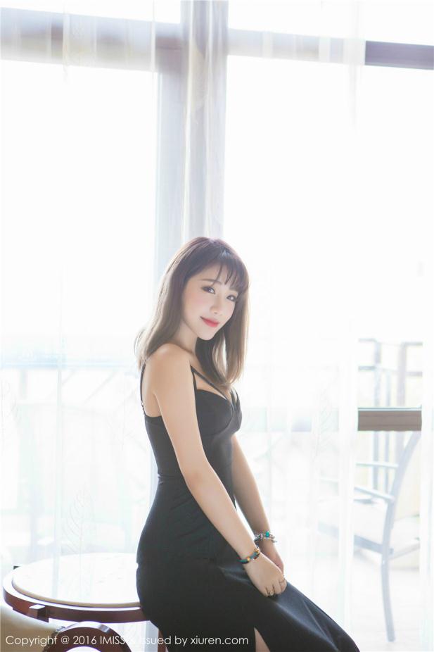 度假女神户外很清纯也挺性感【16P】