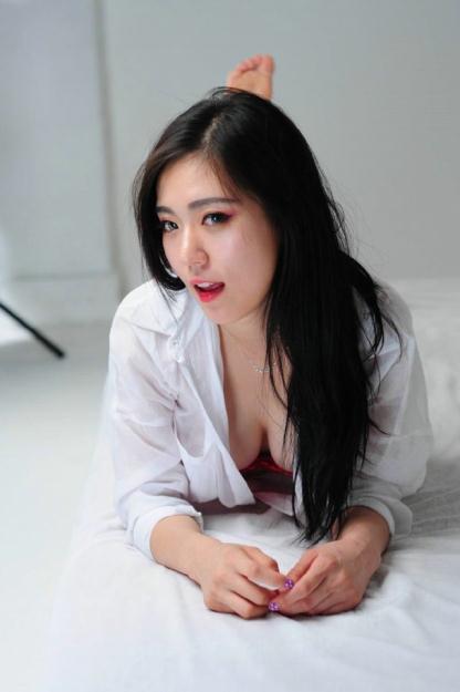 肤白嫩成熟美女本色挑逗【10P】