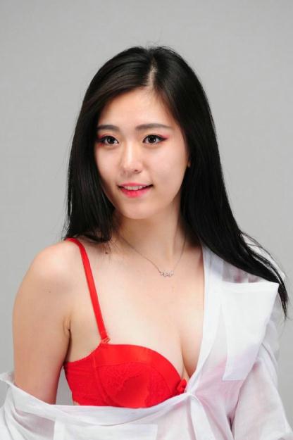 肤白嫩成熟美女本色挑逗【10P】