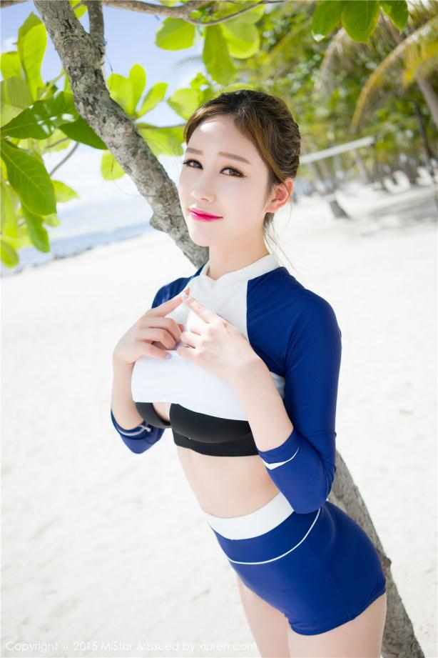 海边的美景比基尼丰满女人【10P】