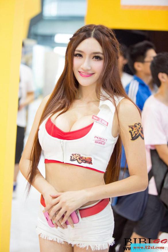 鼓鼓的大胸制服美人-换衣服诱惑你-【12P】