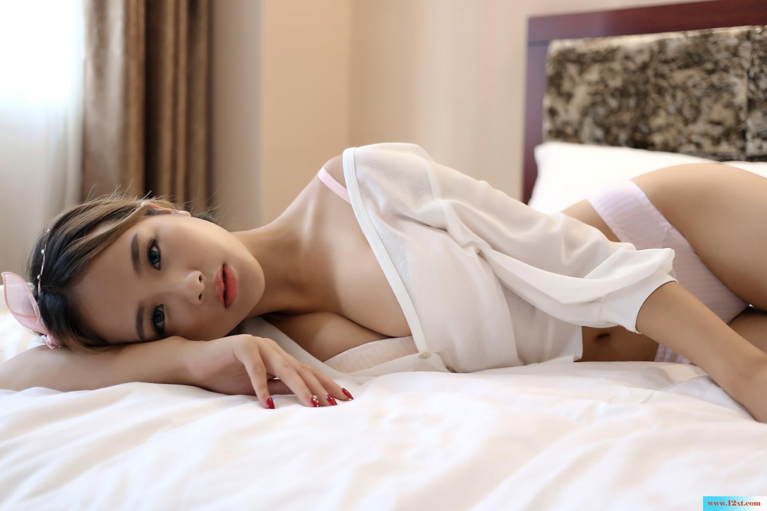 邻家女子白白的各种姿势诱惑-【30P】