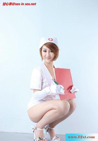 露屁股露背的小护士-【22P】