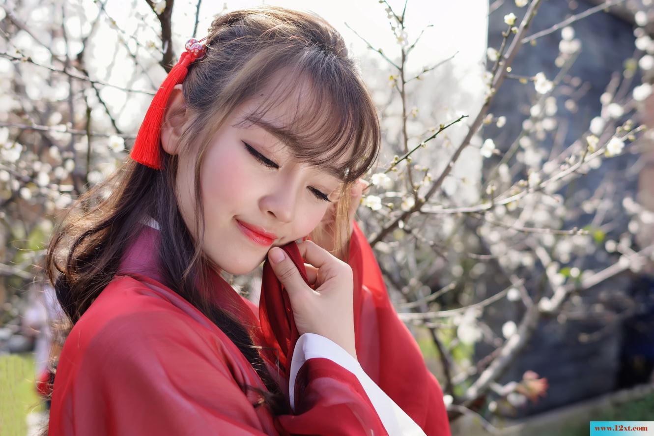 梅花下的古装红裙女子-甜美厚重【30P】