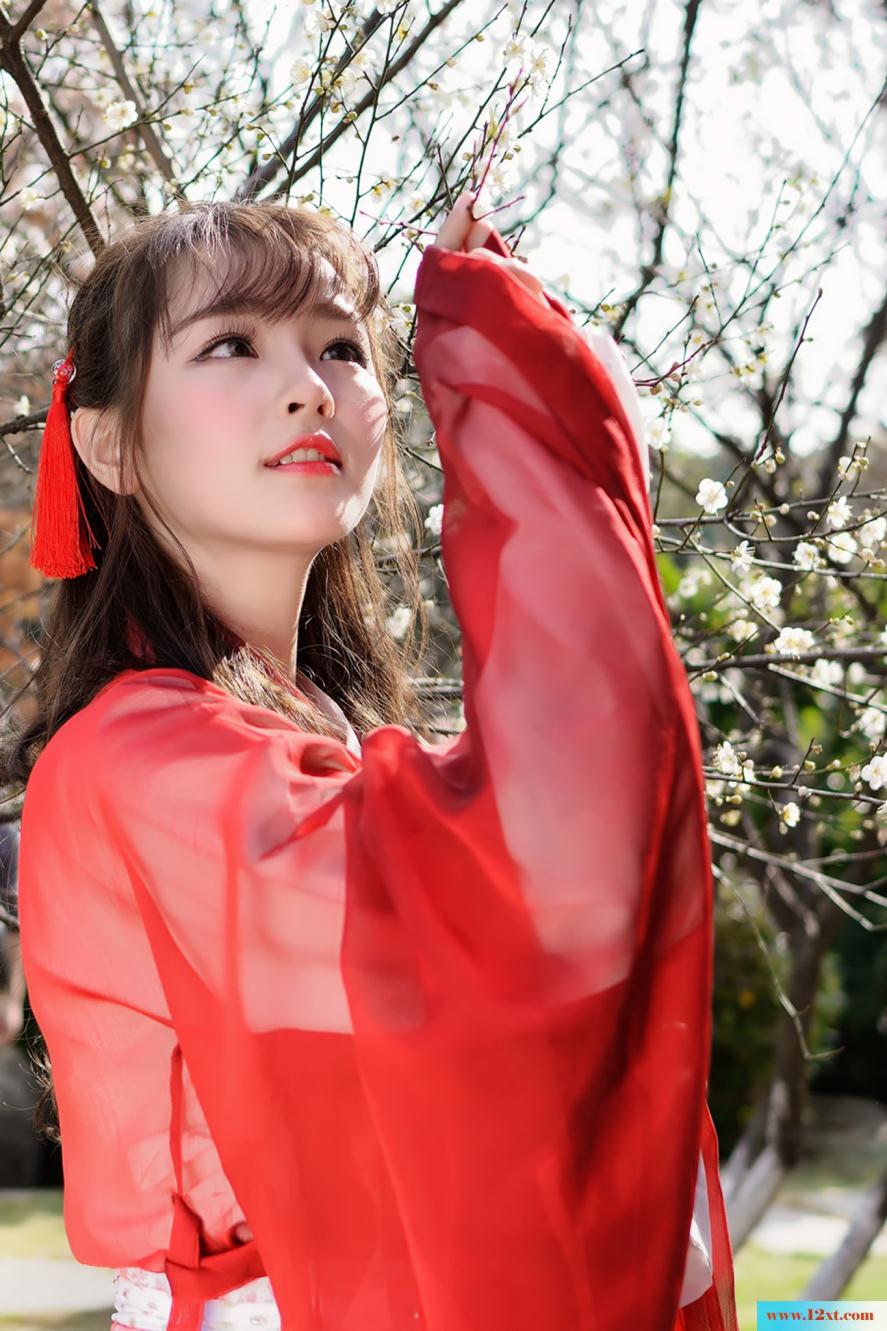 梅花下的古装红裙女子-甜美厚重【30P】