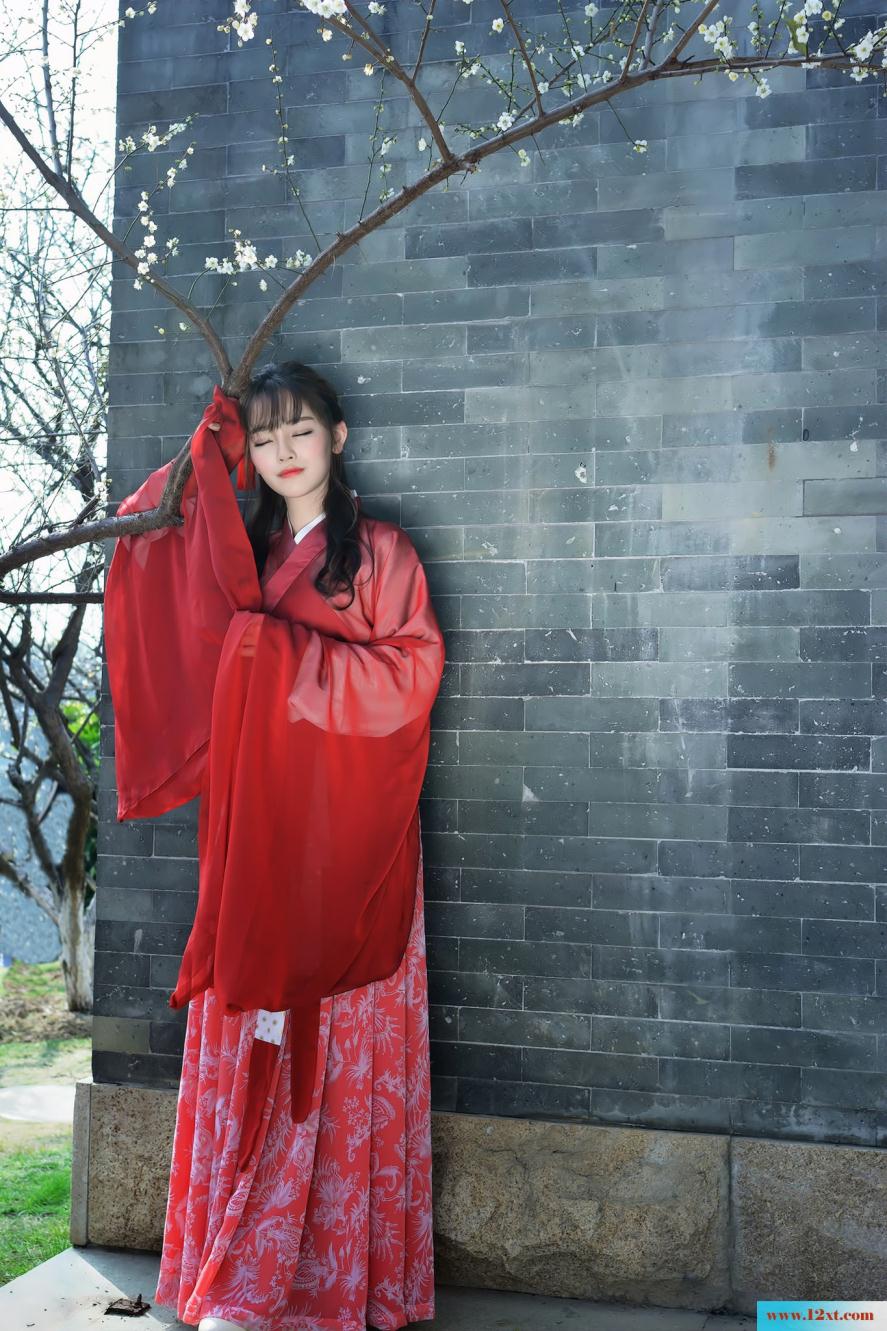 梅花下的古装红裙女子-甜美厚重【30P】