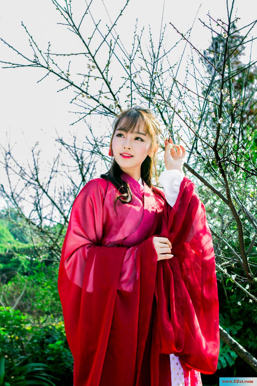 梅花下的古装红裙女子-甜美厚重【30P】