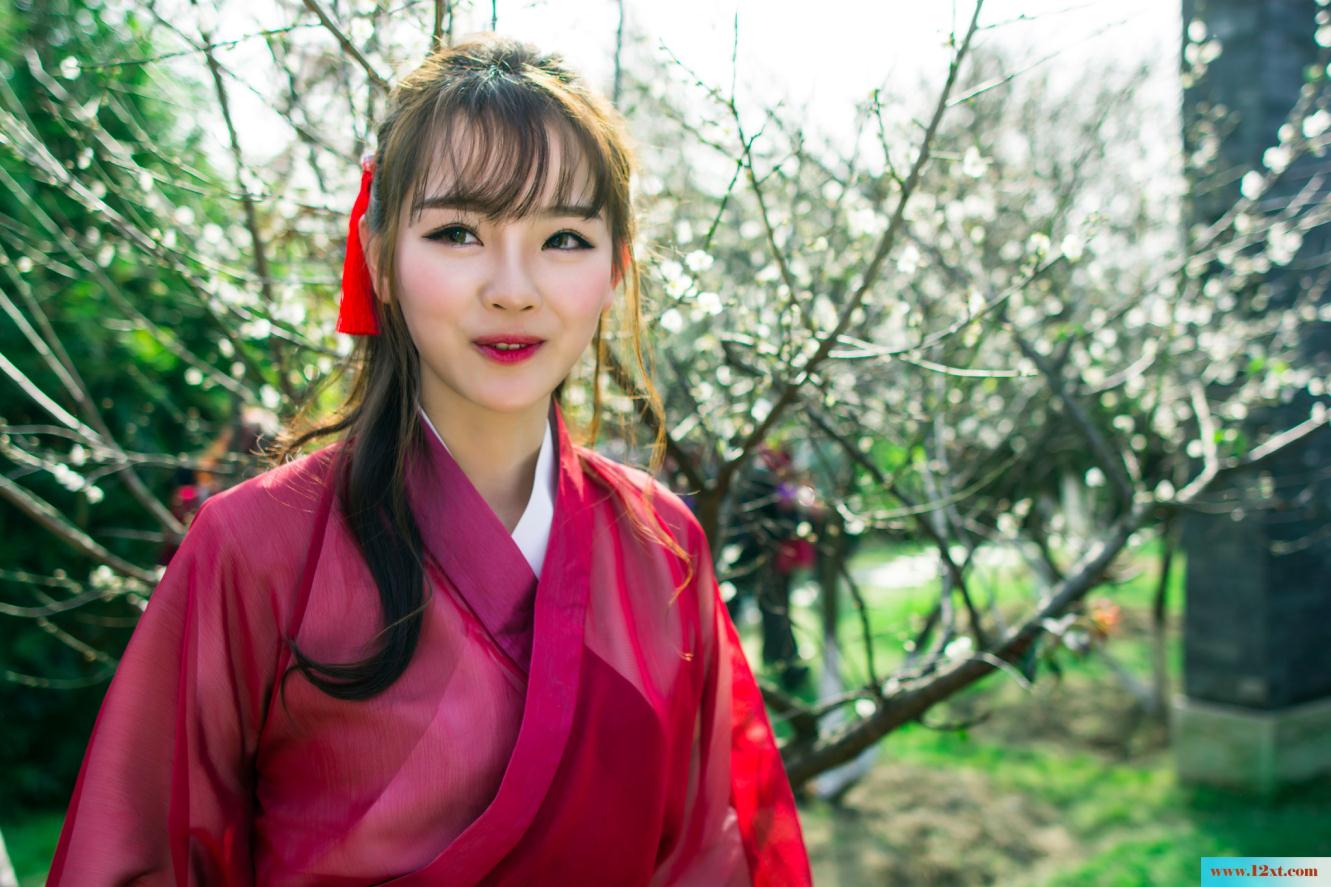 梅花下的古装红裙女子-甜美厚重【30P】