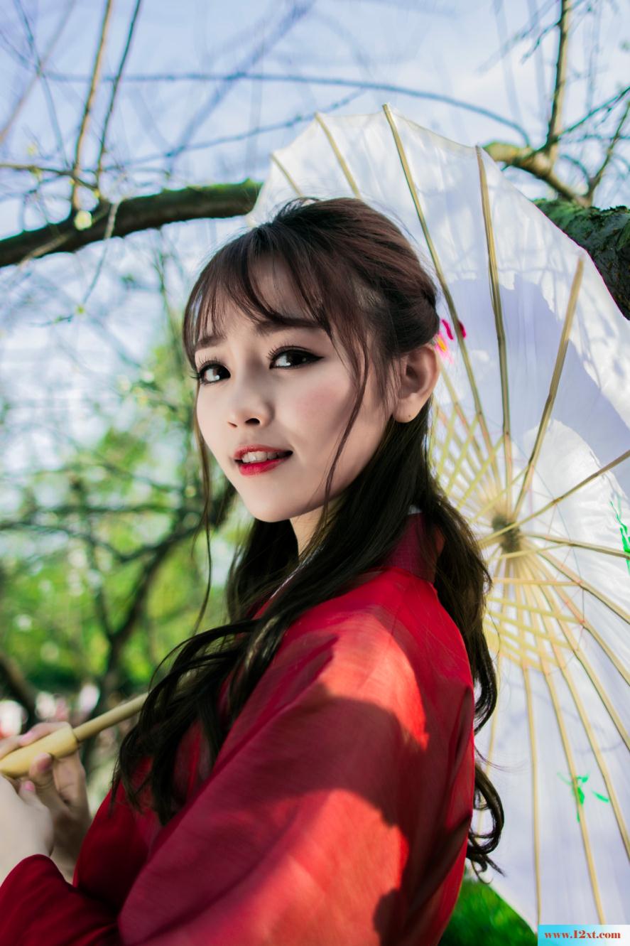 梅花下的古装红裙女子-甜美厚重【30P】