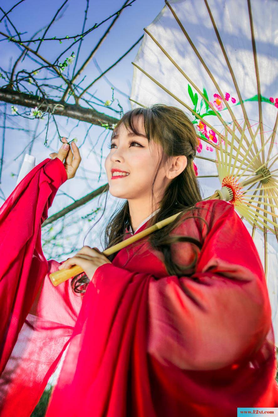 梅花下的古装红裙女子-甜美厚重【30P】