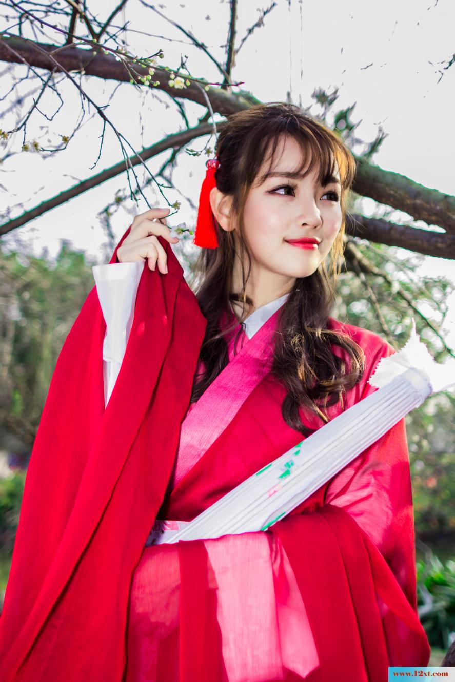 梅花下的古装红裙女子-甜美厚重【30P】