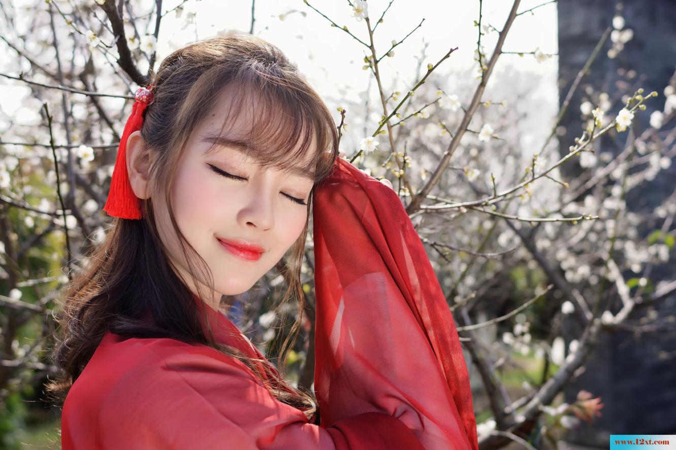 梅花下的古装红裙女子-甜美厚重【30P】