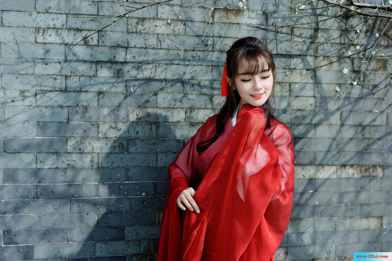 梅花下的古装红裙女子-甜美厚重【30P】