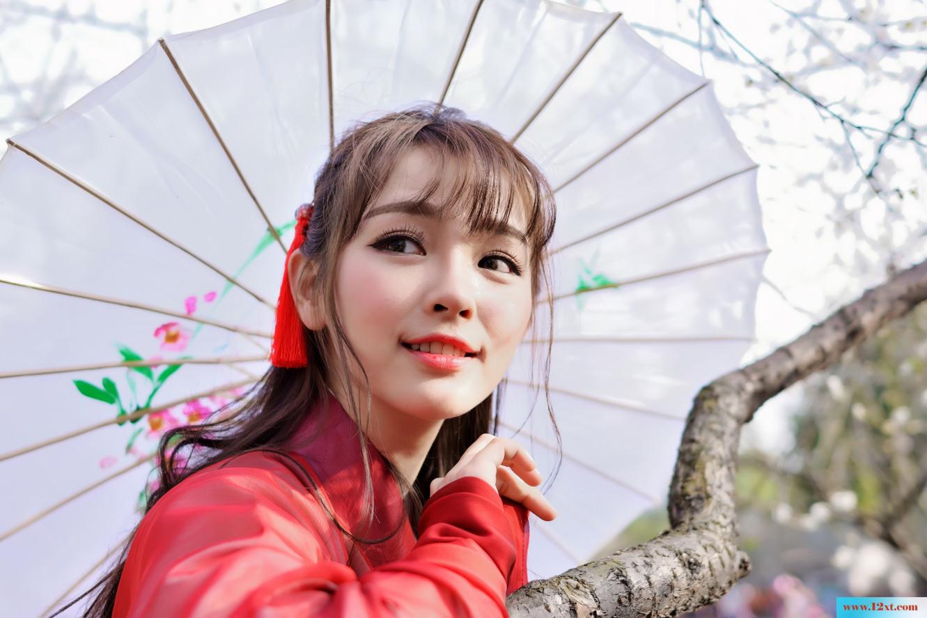 梅花下的古装红裙女子-甜美厚重【30P】