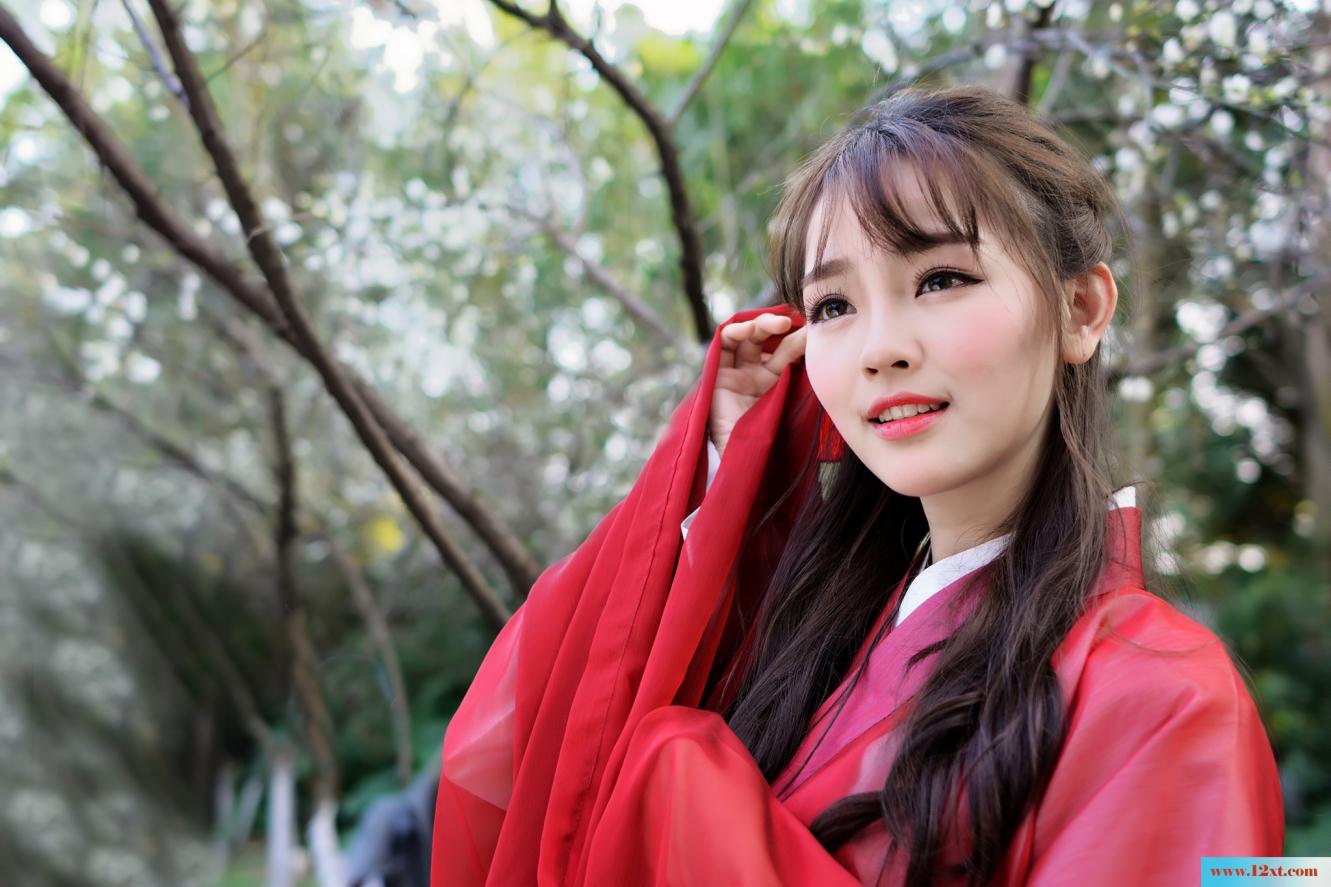 梅花下的古装红裙女子-甜美厚重【30P】