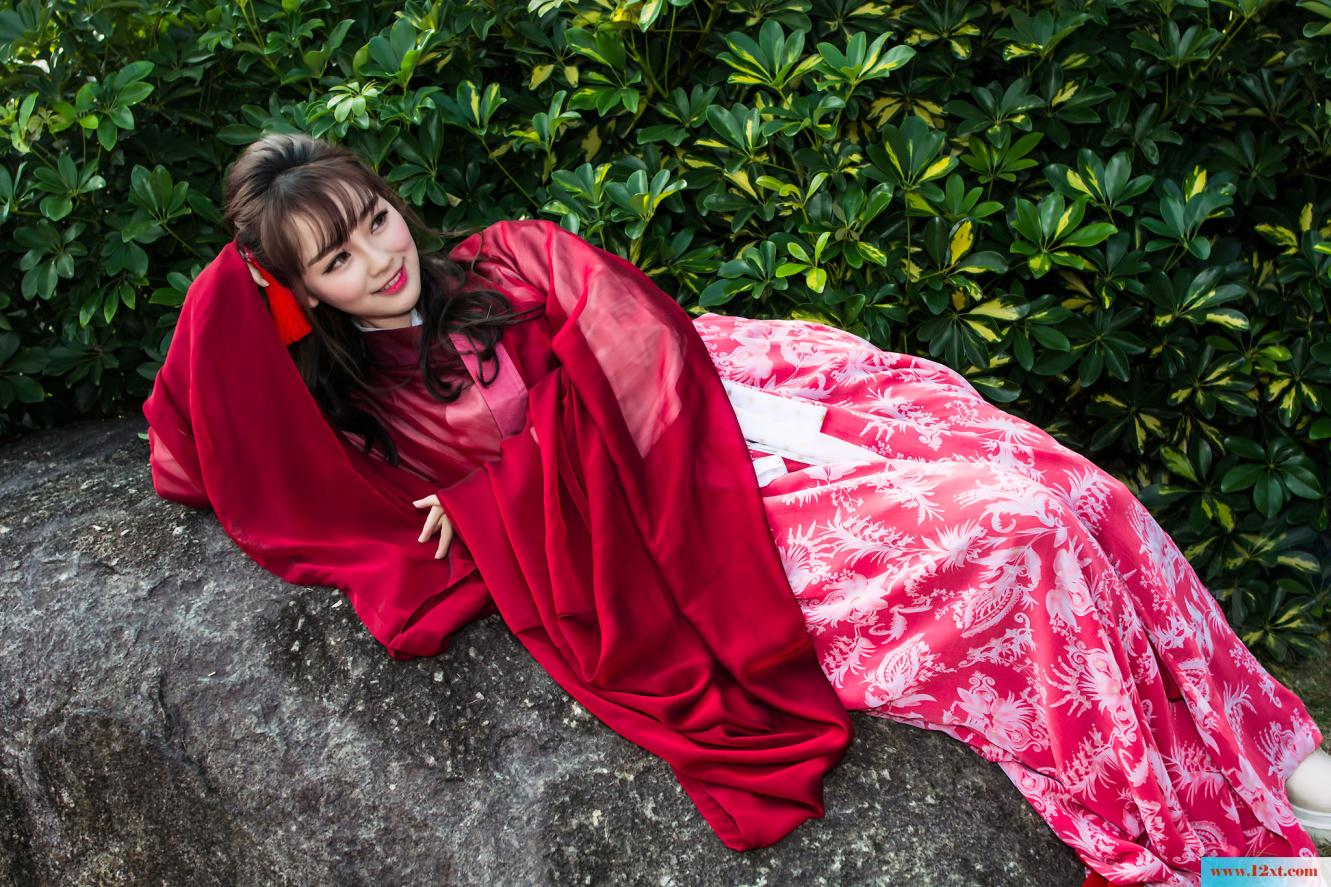 梅花下的古装红裙女子-甜美厚重【30P】