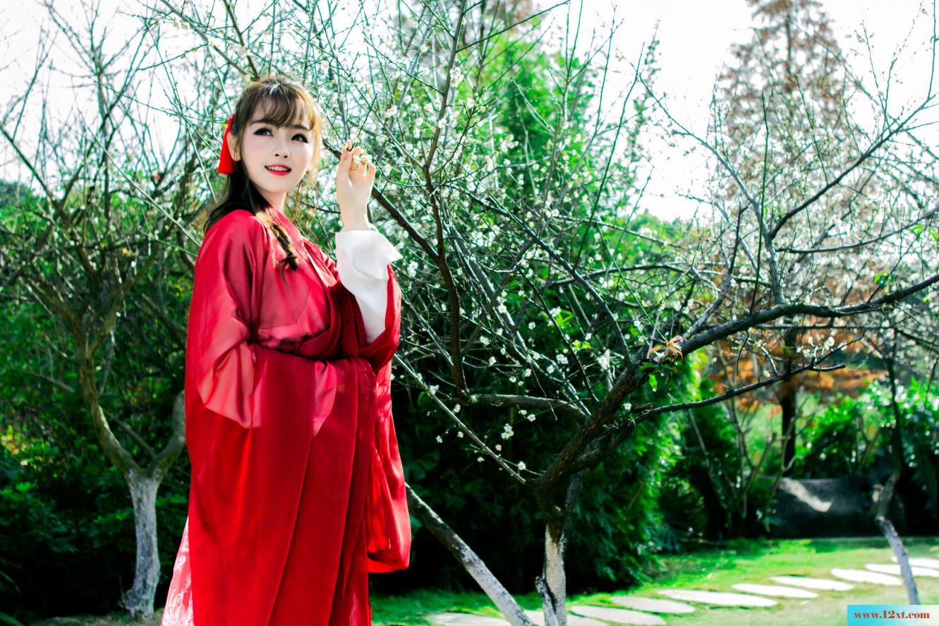 梅花下的古装红裙女子-甜美厚重【30P】