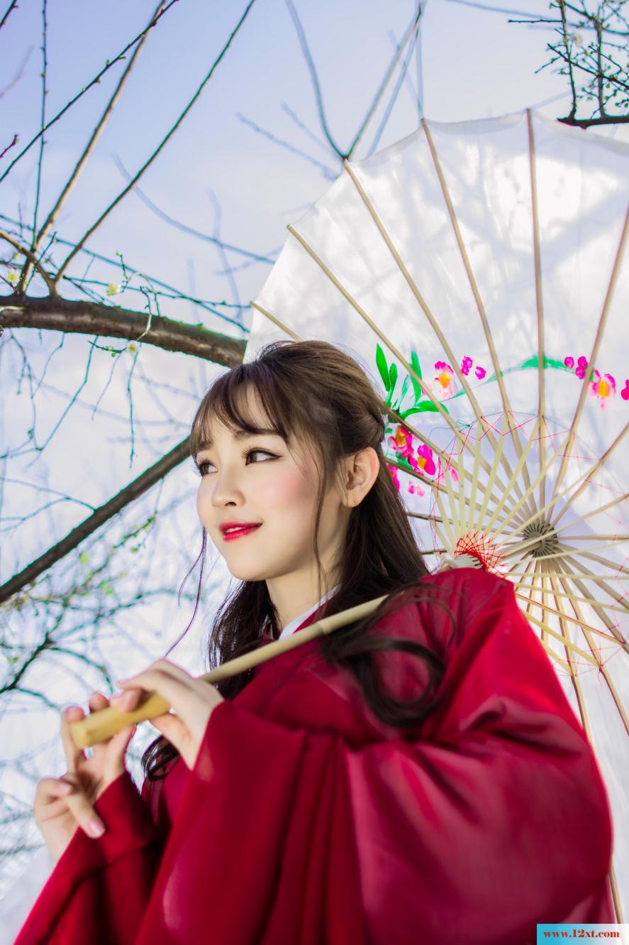 梅花下的古装红裙女子-甜美厚重【30P】