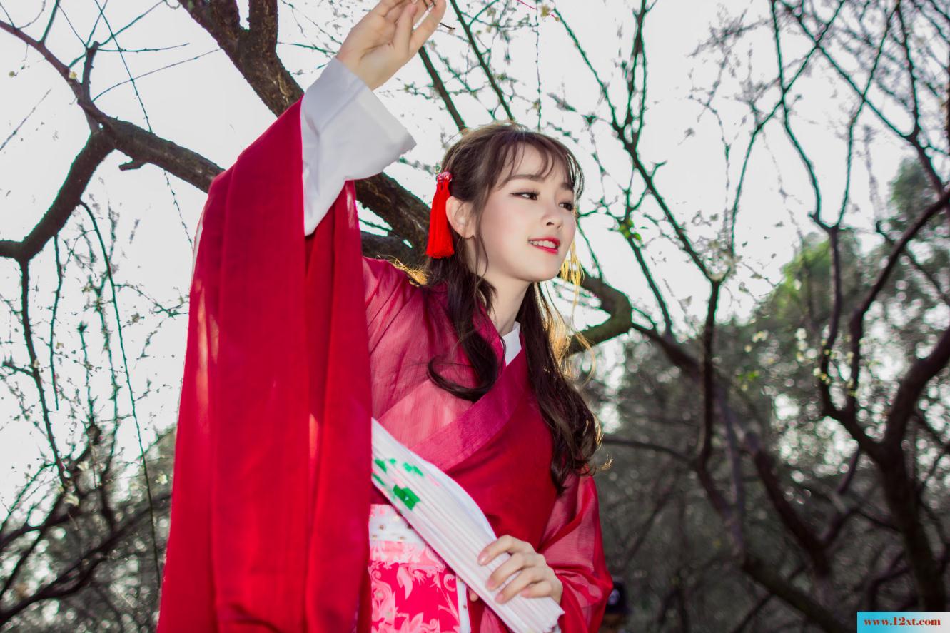 梅花下的古装红裙女子-甜美厚重【30P】
