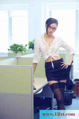 能露就露的小秘书哦-【20P】