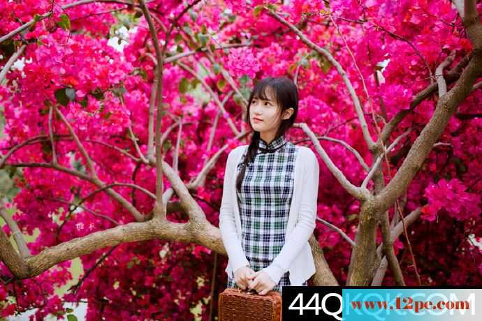 花海中的素雅小旗袍-好甜美的笑呀【12P】
