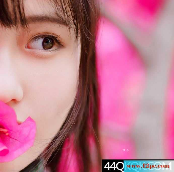 花海中的素雅小旗袍-好甜美的笑呀【12P】