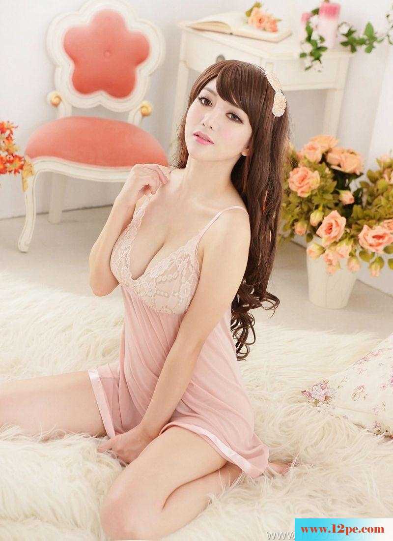 换了几身露肉肉的情趣衣衣勾引屌丝-【20P】