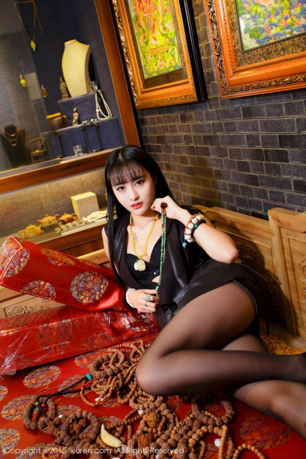 气质女丹丹精品店中秀美姿【10P】