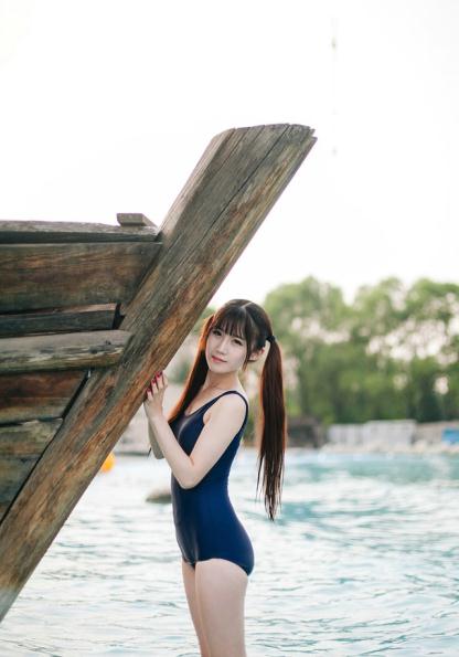 水上乐园比基尼可爱美女【10P】