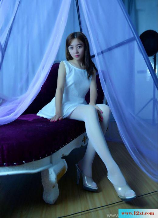 午夜美人的一身白蕾丝裙的诱惑&nbsp;&nbsp;P【】