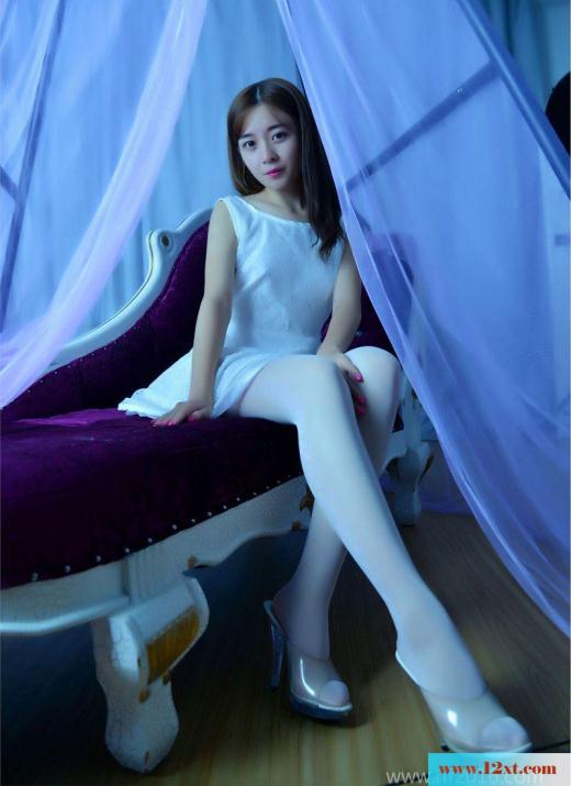 午夜美人的一身白蕾丝裙的诱惑&nbsp;&nbsp;P【】