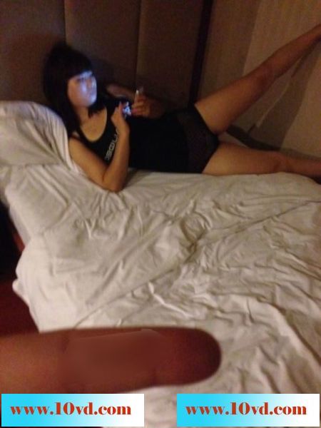 炮友是离婚的小少妇，小黑B被精液灌满