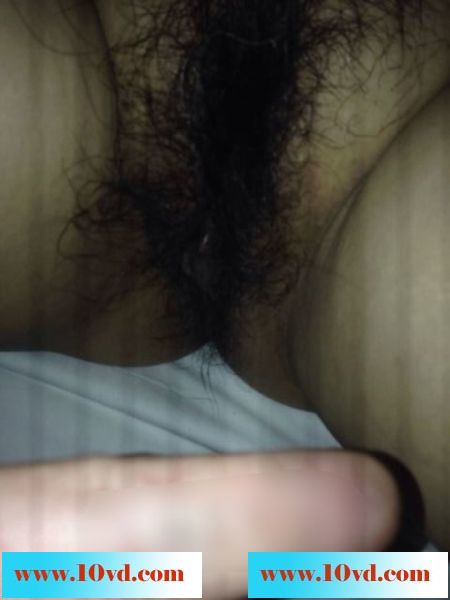 炮友是离婚的小少妇，小黑B被精液灌满