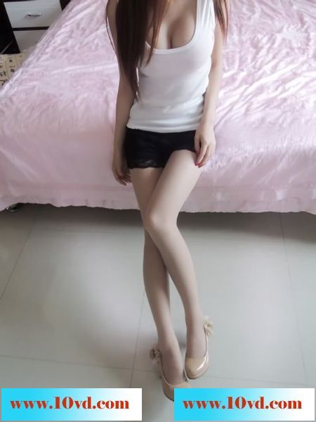 泡的安庆小骚货雯雯，白白的奶子白白的腿