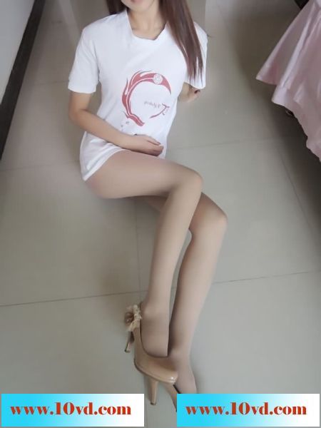泡的安庆小骚货雯雯，白白的奶子白白的腿