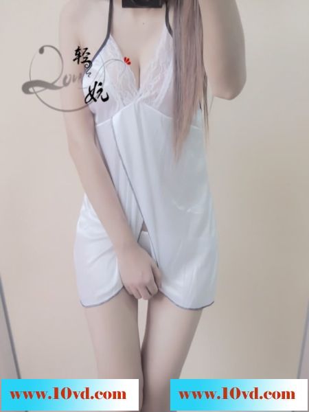 泡的安庆小骚货雯雯，白白的奶子白白的腿
