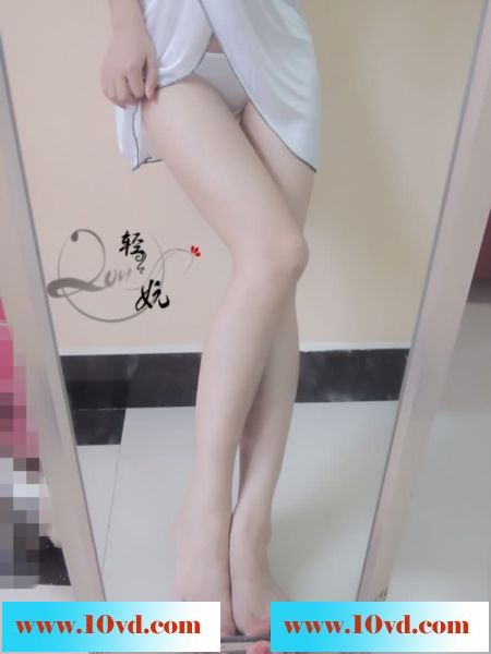 泡的安庆小骚货雯雯，白白的奶子白白的腿