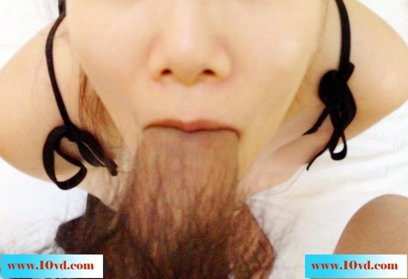 漂亮的女友乳房纯天然的圆润，口交技术更加厉