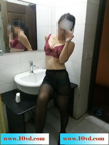 漂亮温柔的女友也被我调教成骚母狗了