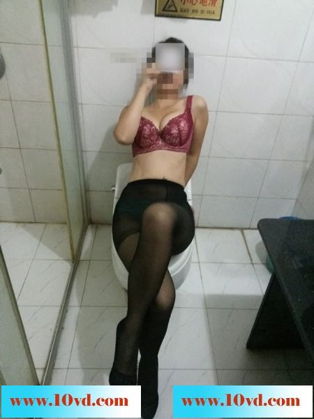 漂亮温柔的女友也被我调教成骚母狗了