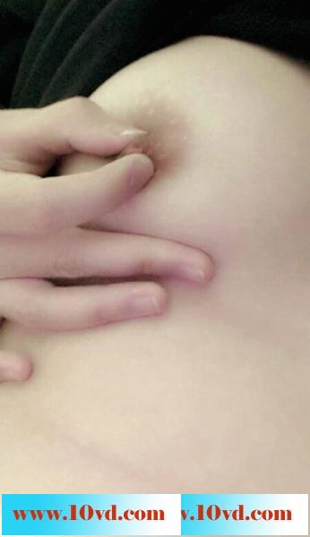 清纯的女友嫩嫩的丰满的美乳刚刚发育好