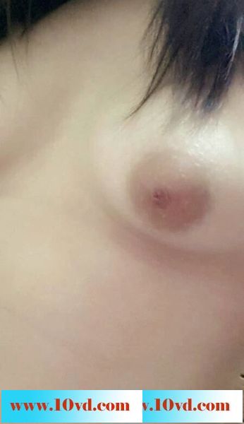 清纯的女友嫩嫩的丰满的美乳刚刚发育好