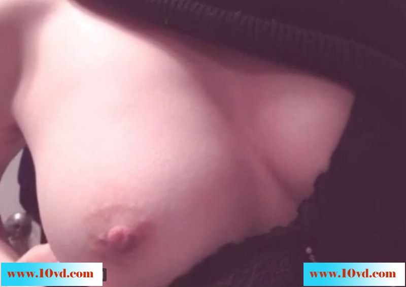 清纯的女友嫩嫩的丰满的美乳刚刚发育好