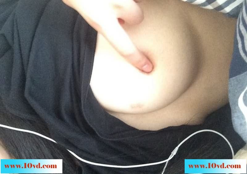 清纯的女友嫩嫩的丰满的美乳刚刚发育好
