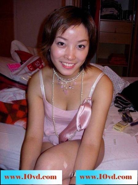 去单身同事家吃晚饭，没能忍住把她给办了